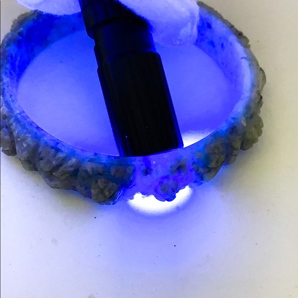 Hand carved Grade A Natural Green Jade Bangle - Picture 6 of 6